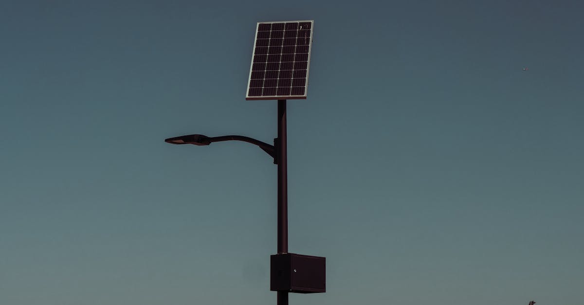 découvrez notre lampe solaire écologique, idéale pour un éclairage extérieur autonome et économique, fonctionnant à l'énergie solaire.