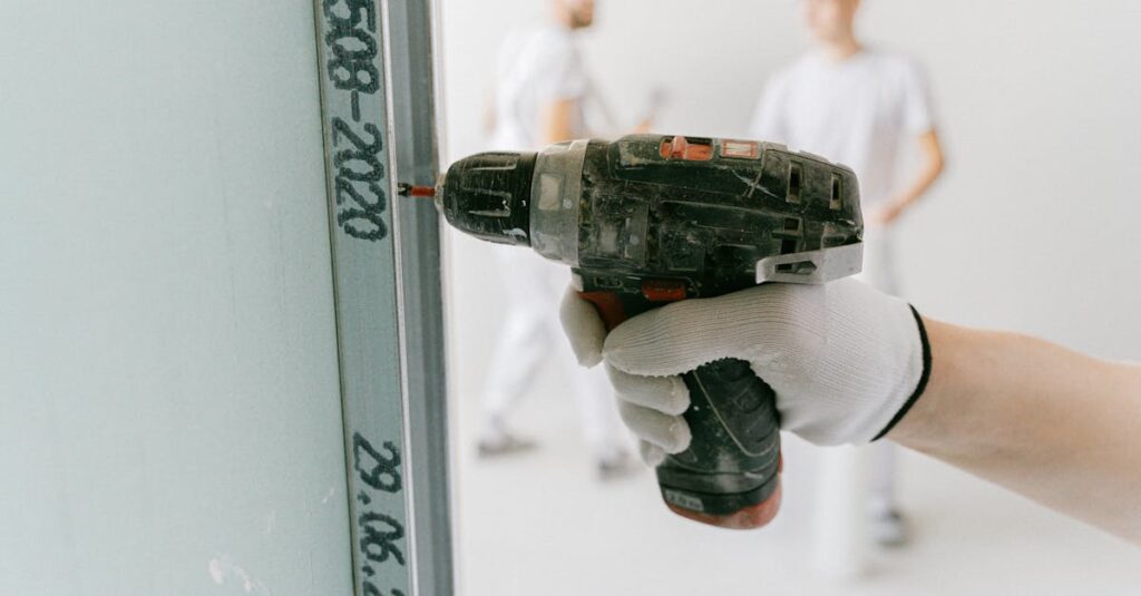 conseils et bonnes pratiques pour assurer la sécurité lors du forage de murs afin de prévenir les accidents et protéger les travailleurs.