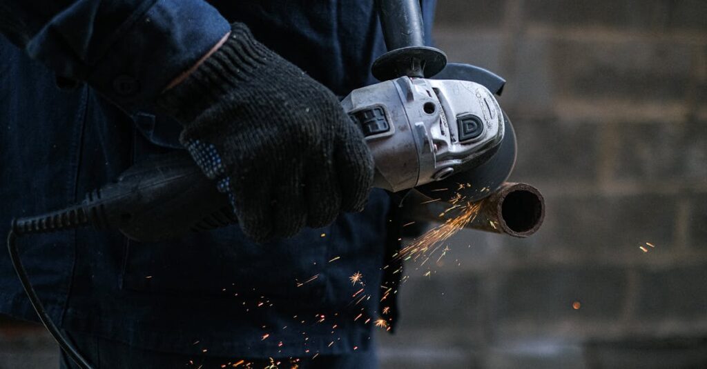 découvrez notre meuleuse sans fil performante, idéale pour des travaux de découpe et de ponçage précis en toute liberté.