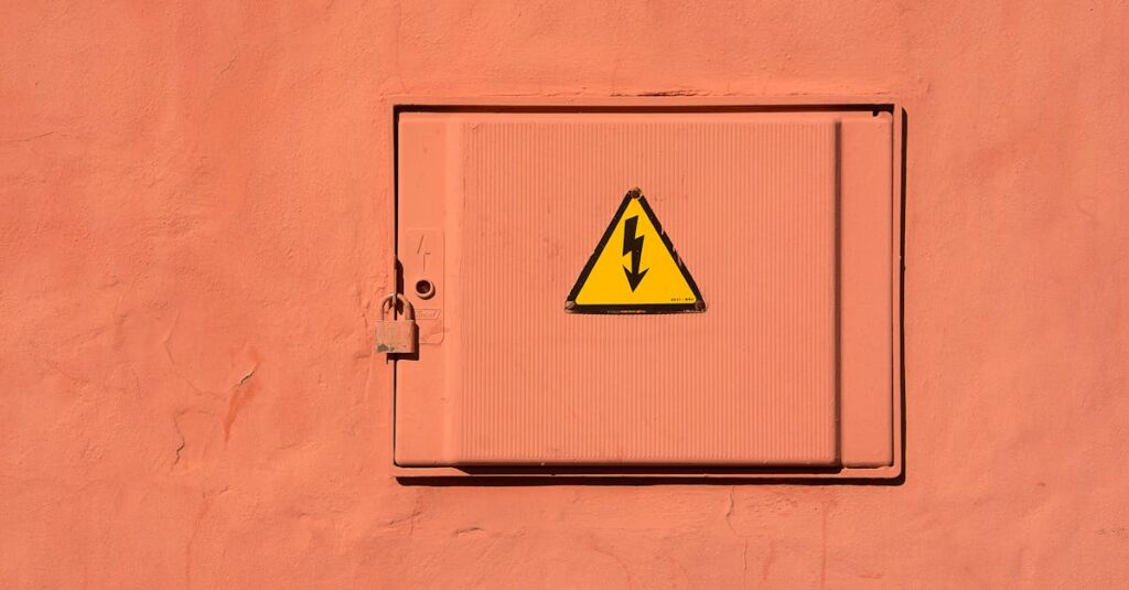 découvrez les dangers électriques, leurs causes, les risques associés et les mesures de prévention essentielles pour garantir la sécurité électrique au quotidien.
