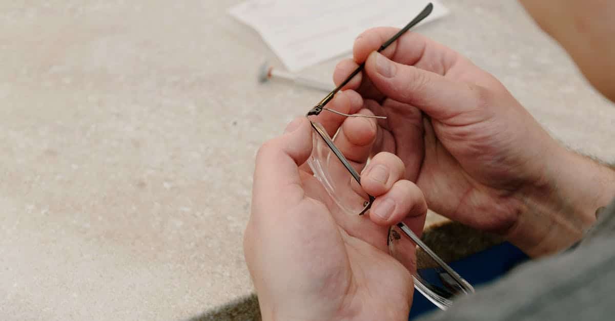 kit de réparation pour lunettes : tout le nécessaire pour réparer et entretenir vos lunettes facilement et rapidement.