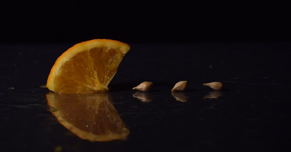 découvrez une pièce atmosphérique aux tons orange, parfaite pour créer une ambiance chaleureuse et accueillante.