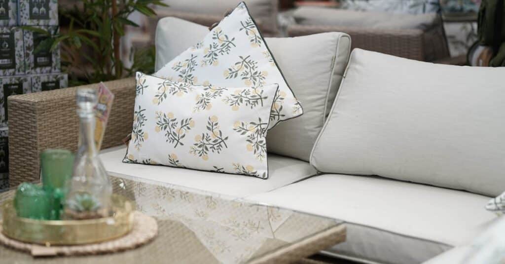 découvrez notre sélection de meubles d'extérieur alliant confort, design et durabilité pour sublimer votre jardin, terrasse ou balcon.