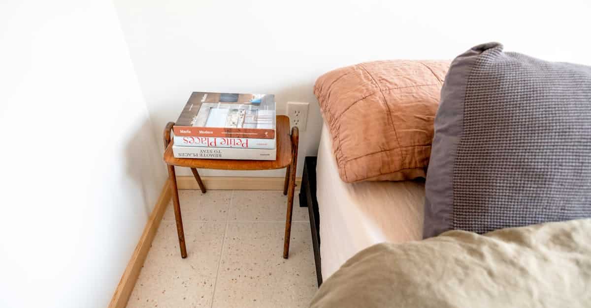 découvrez notre sélection de tables d'appoint élégantes et pratiques, parfaites pour optimiser votre espace de vie avec style et fonctionnalité.
