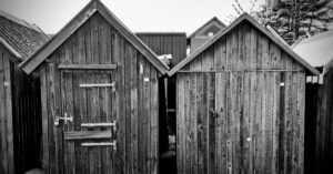 découvrez comment construire votre propre abri de jardin grâce à notre guide diy simple et complet. astuces, matériaux et étapes pour un abri pratique et esthétique.