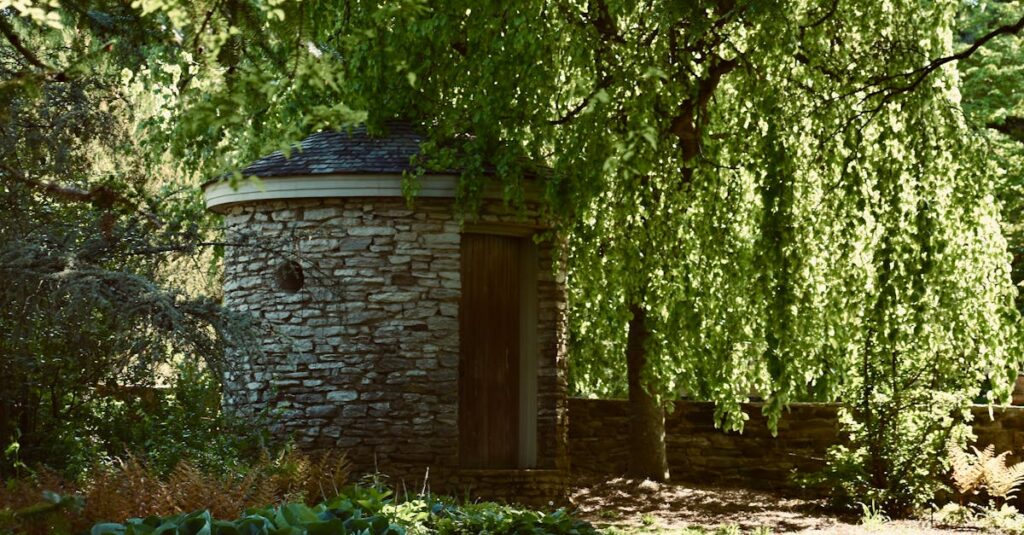 découvrez notre sélection d'abris de jardin pratiques et esthétiques, parfaits pour ranger vos outils et optimiser votre espace extérieur.